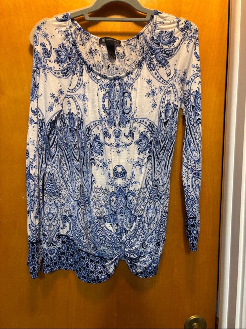 INC International Concepts White and Blue Paisley Long-Sleeve Twist-Hem Top